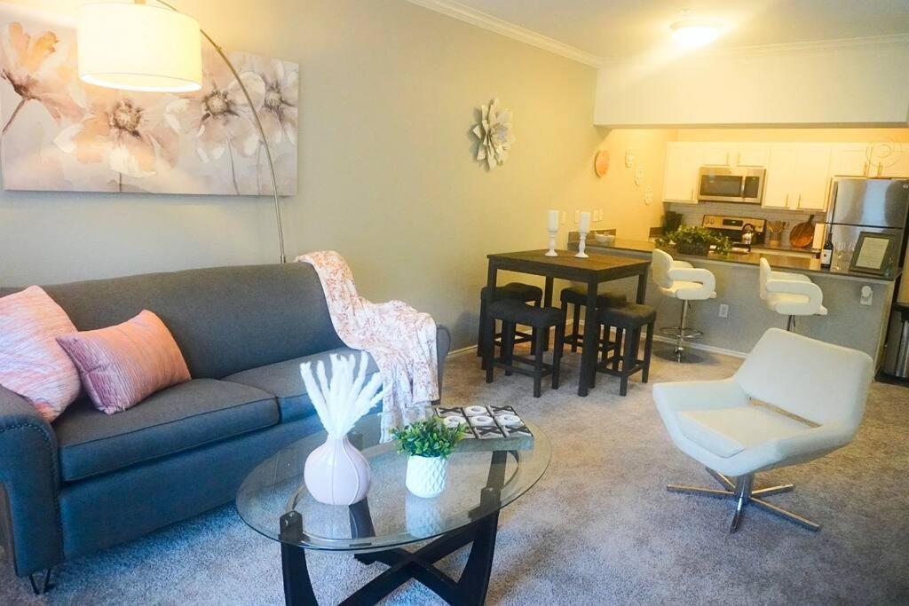Contemporary Mid-rise By Downtown Apartamento Dallas